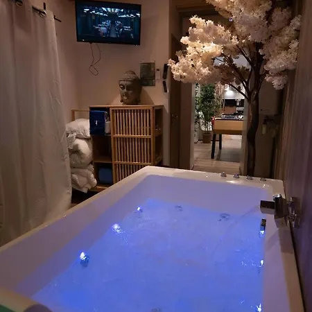 Capsule Thailande I Sauna I Balnéo I Console I jeux en bois I Cinéma I cour intérieure Trith-Saint-Leger Extérieur photo