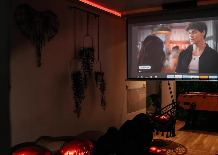 Capsule Thailande I Sauna I Balneo I Console I Jeux En Bois I Cinema I Cour Interieure