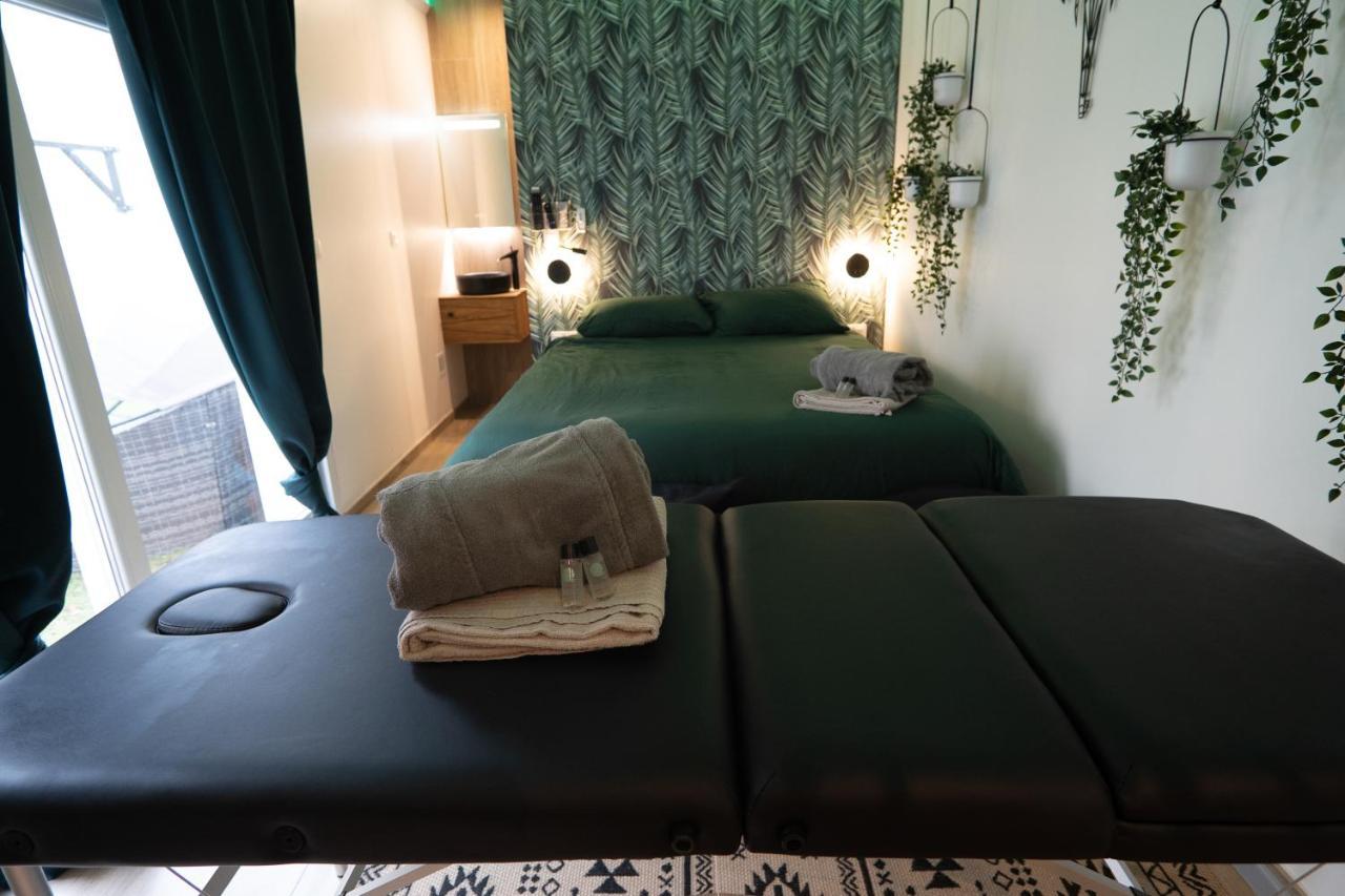 Capsule Thailande I Sauna I Balneo I Console I Jeux En Bois I Cinema I Cour Interieure