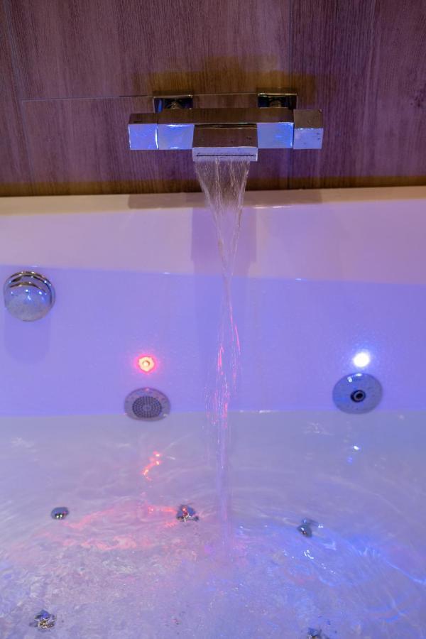 Capsule Thailande I Sauna I Balneo I Console I Jeux En Bois I Cinema I Cour Interieure *